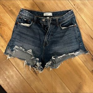 Abercrombie & Fitch The Mom Short High Rise